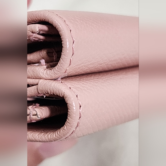 Chanel 2003-2004 textured caviar compact French wallet. Hologram present. - Picture 14 of 16